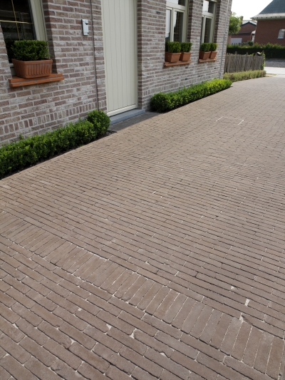 Aanleg oprit met kleiklinkers Wienerberger