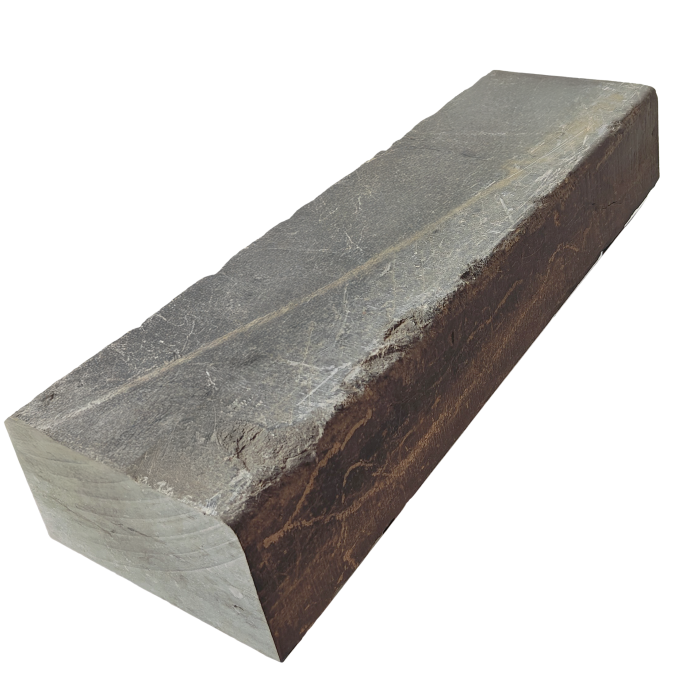 Traptrede uit oude borduur origineel gedeelte.